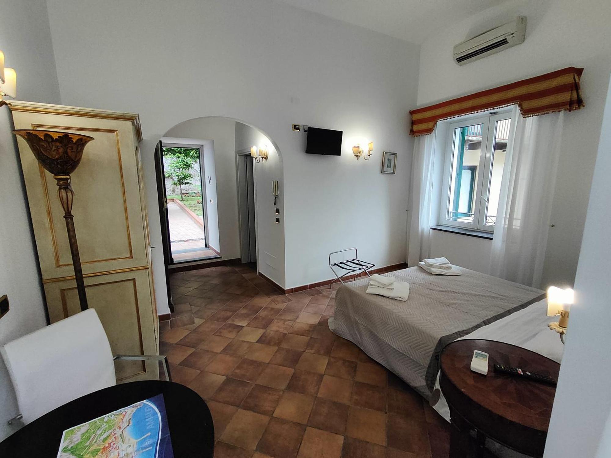 Androsa Apartments Амальфи Экстерьер фото